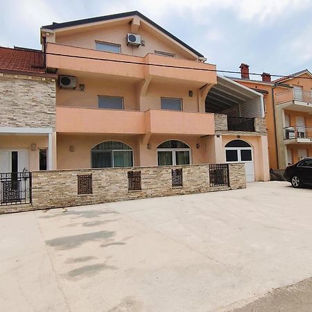 Apartments Ema Ivanica Exteriör bild