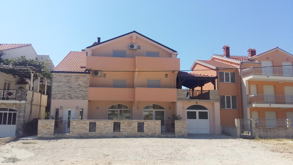 Apartments Ema Ivanica Exteriör bild